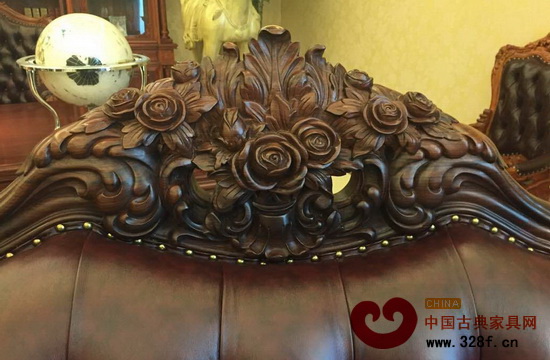 紅木部分全部花梨木雕刻而成，工藝精湛