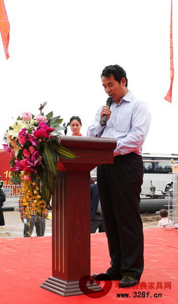 中國林業(yè)產(chǎn)業(yè)聯(lián)合會秘書長、中國林產(chǎn)工業(yè)協(xié)會執(zhí)行會長王滿致辭 中國林業(yè)產(chǎn)業(yè)聯(lián)合會秘書長、中國林產(chǎn)工業(yè)協(xié)會執(zhí)行會長王滿致辭