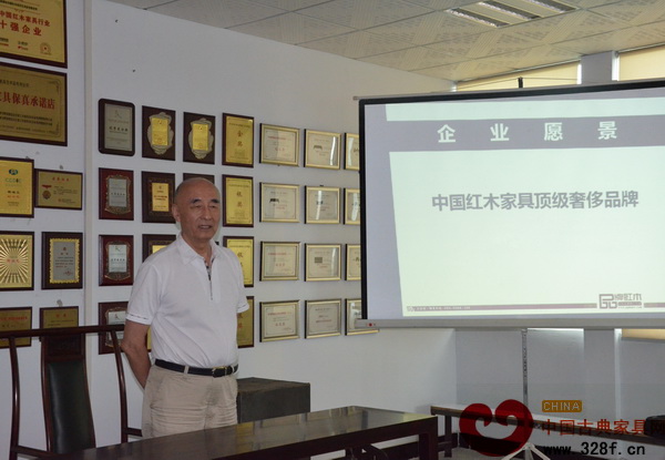 中國傳統(tǒng)工藝大師、泰和園董事長邵湘文為員工傳播企業(yè)愿景 中國傳統(tǒng)工藝大師、泰和園董事長邵湘文為員工傳播企業(yè)愿景