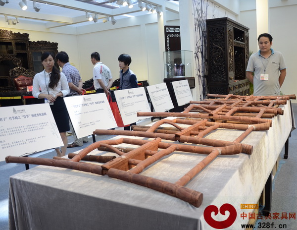 泰和園在文博會(huì)現(xiàn)場(chǎng)展示了竹節(jié)椅從設(shè)計(jì)到成型的五個(gè)版本
