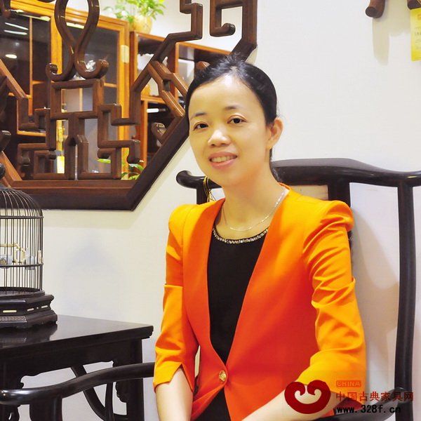 區(qū)氏臻品銷售經(jīng)理李艷霞 區(qū)氏臻品銷售經(jīng)理李艷霞