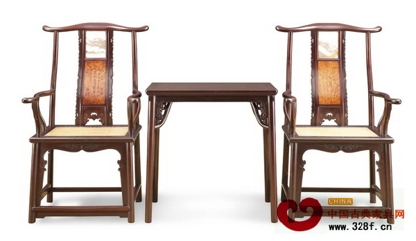 一件型好、工好的明式家具會(huì)讓人感受到一種靈動(dòng)的美(區(qū)氏臻品《鑲癭木刻字圓頭四出頭官帽椅》) 一件型好、工好的明式家具會(huì)讓人感受到一種靈動(dòng)的美(區(qū)氏臻品《鑲癭木刻字圓頭四出頭官帽椅》)