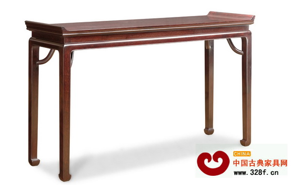 明代文人生活非常講究,看畫時都要設(shè)計一個小小的機關(guān),如在書案上加個小翹頭,這樣展開畫軸的時候就不容易掉下去。(區(qū)氏臻品《小葉紫檀翹頭案幾》) 明代文人生活非常講究,看畫時都要設(shè)計一個小小的機關(guān),如在書案上加個小翹頭,這樣展開畫軸的時候就不容易掉下去。(區(qū)氏臻品《小葉紫檀翹頭案幾》)