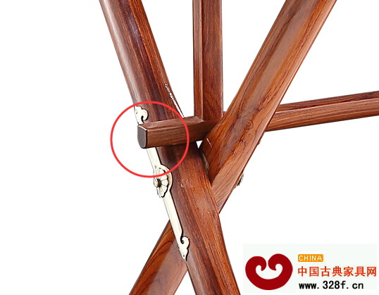 區(qū)氏臻品將支架改成上方下圓,增大支架與腿足的接觸面,減輕壓痕 區(qū)氏臻品將支架改成上方下圓,增大支架與腿足的接觸面,減輕壓痕