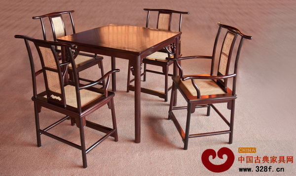 雅典紅木的《蘇式小方桌》獲金華市第四屆工藝美術(shù)精品展金獎(jiǎng)