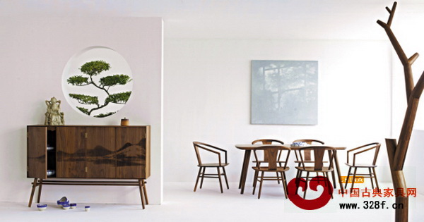 柜門上隱現(xiàn)中國(guó)山水畫,家具與園林、空間布局融為一體,體現(xiàn)獨(dú)特的生活方式和設(shè)計(jì)美學(xué) 柜門上隱現(xiàn)中國(guó)山水畫,家具與園林、空間布局融為一體,體現(xiàn)獨(dú)特的生活方式和設(shè)計(jì)美學(xué)