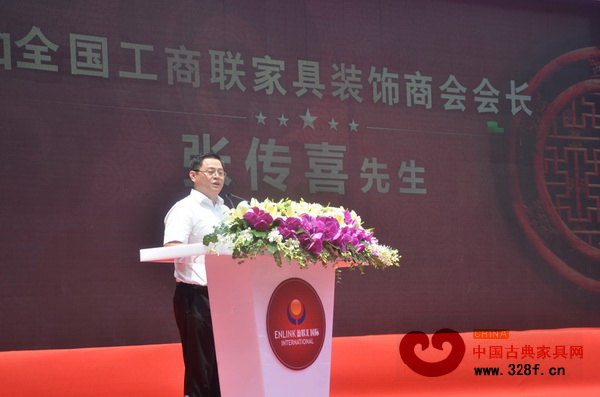 全國工商聯(lián)家具裝飾業(yè)商會執(zhí)行會長兼秘書長張傳喜也對盈聯(lián)匯的順利開業(yè)做重要講話 全國工商聯(lián)家具裝飾業(yè)商會執(zhí)行會長兼秘書長張傳喜也對盈聯(lián)匯的順利開業(yè)做重要講話