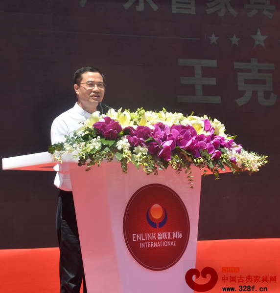 廣東省家具協(xié)會會長王克發(fā)表致辭 廣東省家具協(xié)會會長王克發(fā)表致辭