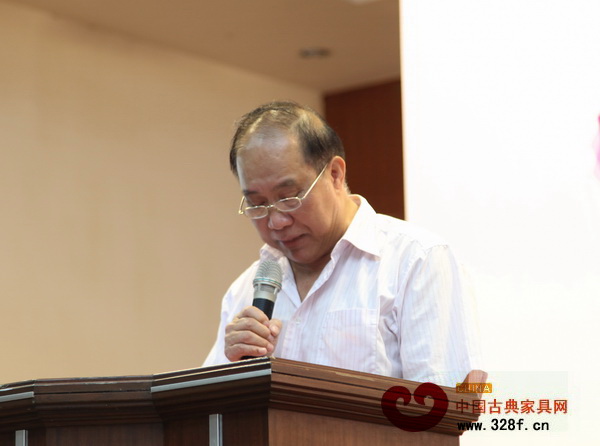 中山市紅木家具行業(yè)協(xié)會會長、鴻發(fā)家具董事長蕭照興表示此次培訓(xùn)會給行業(yè)帶來了“正能量” 中山市紅木家具行業(yè)協(xié)會會長、鴻發(fā)家具董事長蕭照興表示此次培訓(xùn)會給行業(yè)帶來了“正能量”