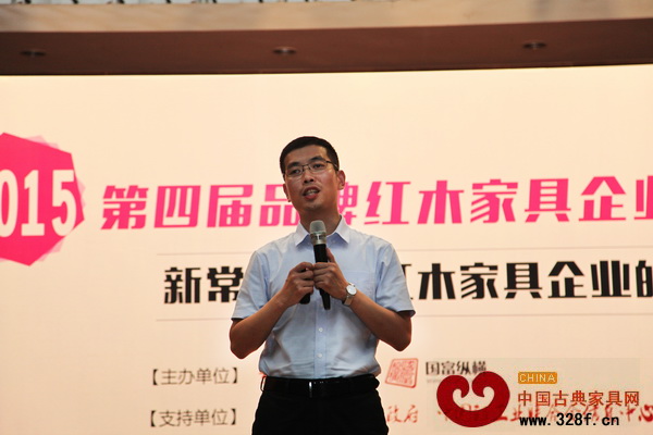 中國家具行業(yè)經(jīng)營管理咨詢專家、北京國富縱橫管理咨詢事業(yè)部總經(jīng)理戴宏偉