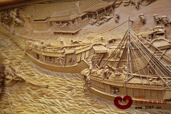 木雕《清明上河圖》屏風(fēng)局部,滿載貨物的船雕刻的非常逼真 木雕《清明上河圖》屏風(fēng)局部,滿載貨物的船雕刻的非常逼真