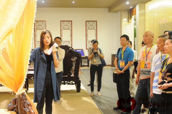 中國(guó)室內(nèi)設(shè)計(jì)師、花藝環(huán)境設(shè)計(jì)師、中國(guó)花藝設(shè)計(jì)協(xié)會(huì)副秘書長(zhǎng)李暢講述中式軟裝布置在空間里的應(yīng)用 中國(guó)室內(nèi)設(shè)計(jì)師、花藝環(huán)境設(shè)計(jì)師、中國(guó)花藝設(shè)計(jì)協(xié)會(huì)副秘書長(zhǎng)李暢講述中式軟裝布置在空間里的應(yīng)用