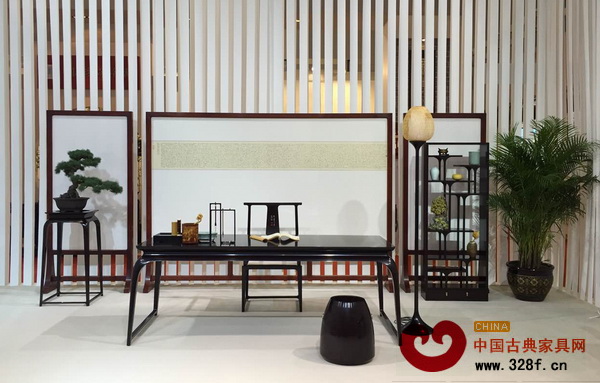 大清翰林吳騰飛《文齋一號》在第三屆中國紅木家具精品品鑒會上展出 大清翰林吳騰飛《文齋一號》在第三屆中國紅木家具精品品鑒會上展出