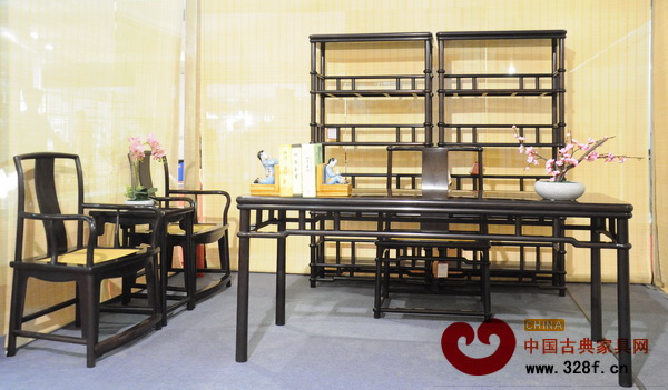 卓木王紅木作品《天圓地方》系列在“第三屆中國紅木家具精品品鑒會”上展出 卓木王紅木作品《天圓地方》系列在“第三屆中國紅木家具精品品鑒會”上展出