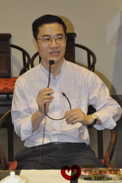廣東省家具協(xié)會會長王克在座談會作重要講話 廣東省家具協(xié)會會長王克在座談會作重要講話