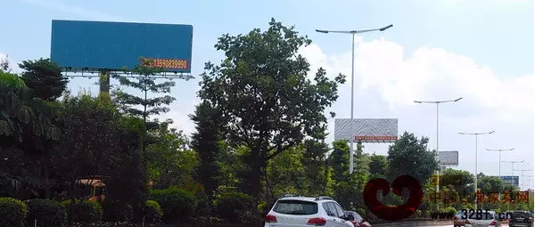 中山紅木家具產區(qū)道路兩旁的紅木家具企業(yè)戶外廣告牌悄然下架 中山紅木家具產區(qū)道路兩旁的紅木家具企業(yè)戶外廣告牌悄然下架