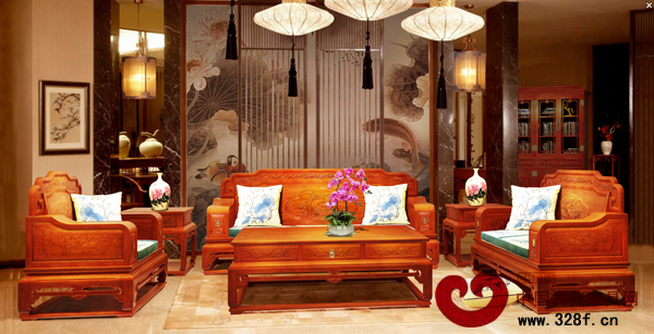 東成紅木《緬花荷韻廳堂》軟裝由瑞昇家居提供，紅木與軟裝搭配，盡顯新古典紅木家具魅力