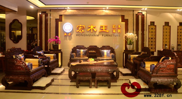 瑞昇家居會(huì)分析家具的風(fēng)格、款型、雕花等再設(shè)計(jì)相應(yīng)的軟裝（宏木王紅木供圖）