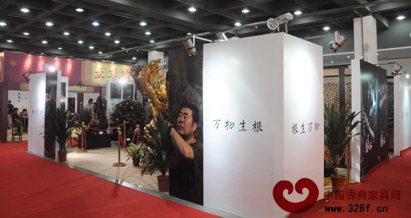 中式文化濃厚的杭州展館內景,體現了其強調文化帶動產業(yè)發(fā)展 中式文化濃厚的杭州展館內景,體現了其強調文化帶動產業(yè)發(fā)展