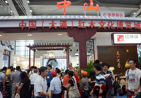 中山館展示的特色傳統(tǒng)文化吸引了眾多參觀者 中山館展示的特色傳統(tǒng)文化吸引了眾多參觀者