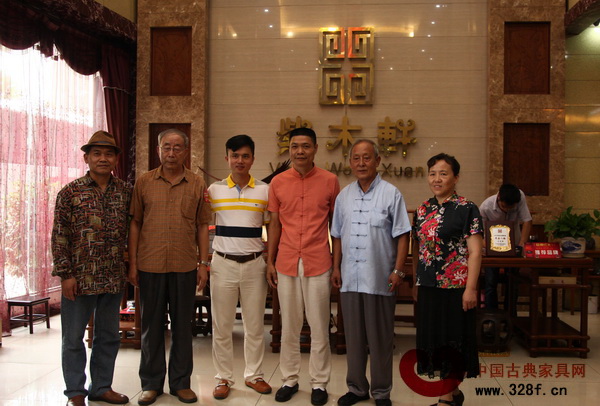 紫木軒紅木家具優(yōu)料精工,給專家們留下深刻印象 紫木軒紅木家具優(yōu)料精工,給專家們留下深刻印象