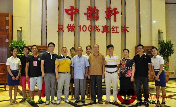 精品品鑒會(huì)嘉賓們紛紛點(diǎn)贊中韻軒紅木“只做100%真紅木”的理念 精品品鑒會(huì)嘉賓們紛紛點(diǎn)贊中韻軒紅木“只做100%真紅木”的理念