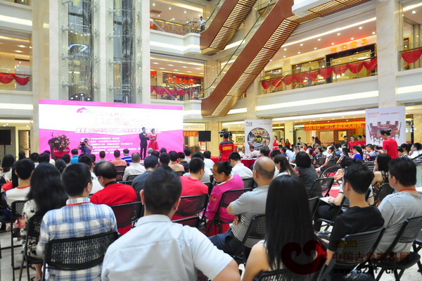 “首屆紅木云廠家直銷團購節(jié)暨2015中山市紅木古典家具精品品鑒會”現(xiàn)場座無虛席 “首屆紅木云廠家直銷團購節(jié)暨2015中山市紅木古典家具精品品鑒會”現(xiàn)場座無虛席