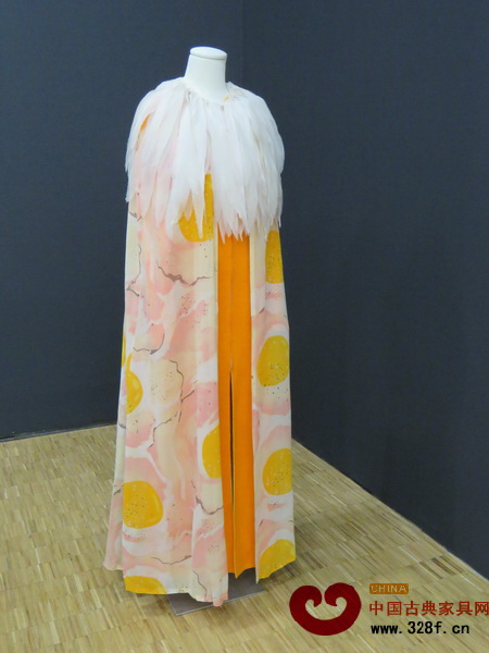 將食材的形態(tài)、顏色用于服飾加工，體現(xiàn)了別出心裁的創(chuàng)意