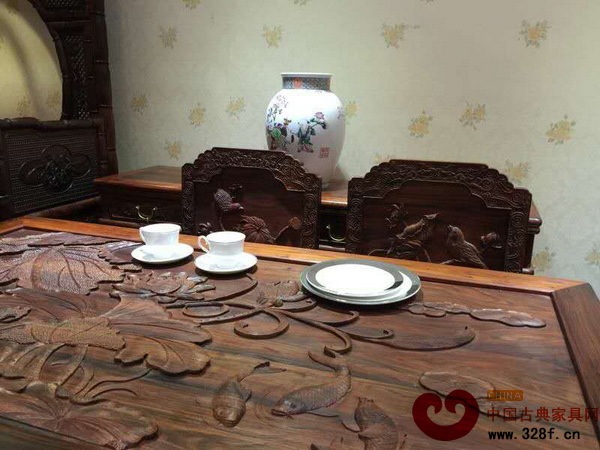 老字號(hào)孔連紅木紅星美凱龍店內(nèi)一角 老字號(hào)孔連紅木紅星美凱龍店內(nèi)一角