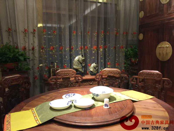 老字號(hào)孔連紅木紅星美凱龍店延續(xù)了明清宮廷風(fēng)格 老字號(hào)孔連紅木紅星美凱龍店延續(xù)了明清宮廷風(fēng)格