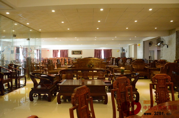 廣西商會(huì)永固紅木精品館內(nèi)匯聚眾多廣西籍紅木企業(yè)精品紅木家具 廣西商會(huì)永固紅木精品館內(nèi)匯聚眾多廣西籍紅木企業(yè)精品紅木家具