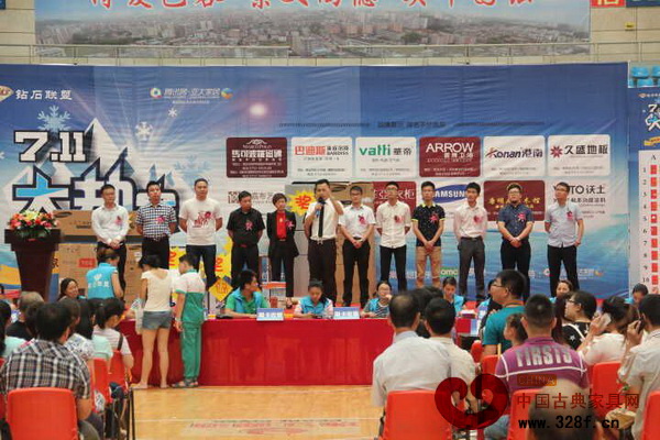 多家知名家具廠商和建材廠商攜手在惠州博羅舉辦品牌推廣活動,唐明居紅木惠州博羅店負責人張繼陽(左一)參與活動 多家知名家具廠商和建材廠商攜手在惠州博羅舉辦品牌推廣活動,唐明居紅木惠州博羅店負責人張繼陽(左一)參與活動