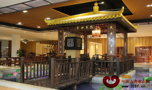 大明宮紅木燈飾廣場紅木展區(qū)內景