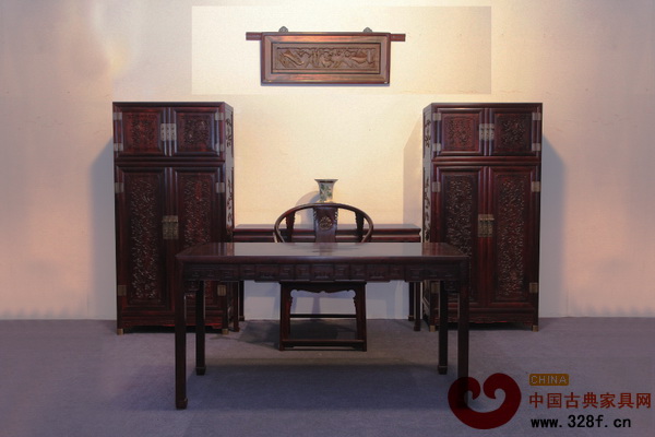 魯班木藝展廳內(nèi)擺放的紅木精品 魯班木藝展廳內(nèi)擺放的紅木精品