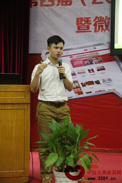 弘木傳媒CEO、紅木家具行業(yè)資深品牌營銷策劃師林偉華圍繞創(chuàng)新營銷做分享 弘木傳媒CEO、紅木家具行業(yè)資深品牌營銷策劃師林偉華圍繞創(chuàng)新營銷做分享