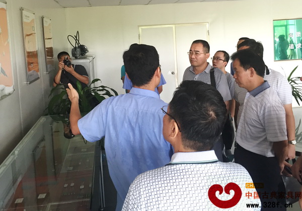 各協(xié)會(huì)、學(xué)會(huì)秘書長(zhǎng)一同參觀奧康光通器件(中山)有限公司 各協(xié)會(huì)、學(xué)會(huì)秘書長(zhǎng)一同參觀奧康光通器件(中山)有限公司