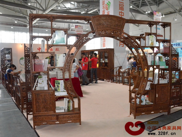 中山書(shū)展上的紅木家具 中山書(shū)展上的紅木家具