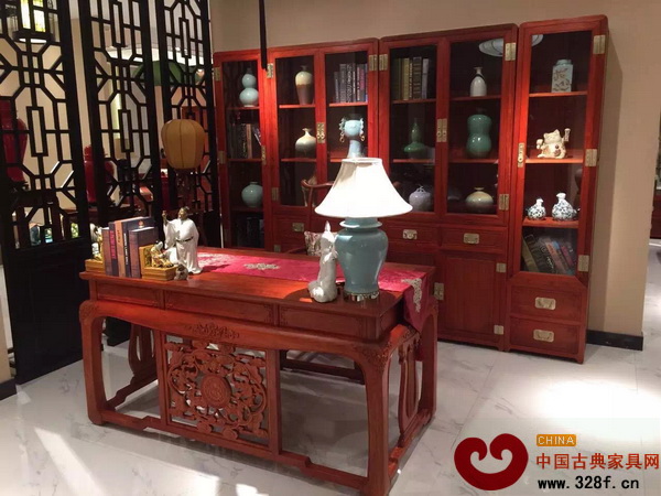 紫光閣紅木鄭州店內(nèi)一角 紫光閣紅木鄭州店內(nèi)一角