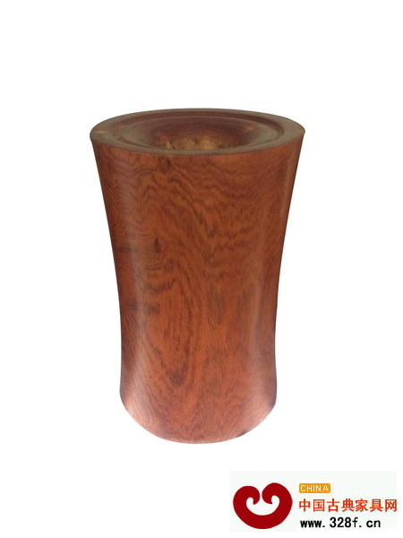 價(jià)值880元的緬甸花梨筆筒 價(jià)值880元的緬甸花梨筆筒