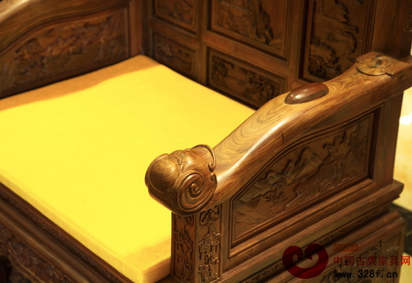 老字號孔連紅木以 “宮廷家具，為民所用”為企業(yè)核心