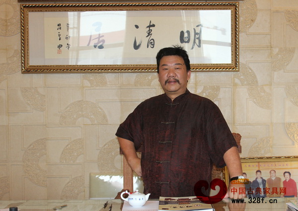 中國傳統(tǒng)工藝大師、明清居紅木董事長金彪云大師 中國傳統(tǒng)工藝大師、明清居紅木董事長金彪云大師