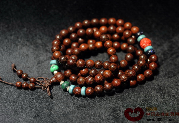 紅木手串是時下最為流行的紅木小件 紅木手串是時下最為流行的紅木小件