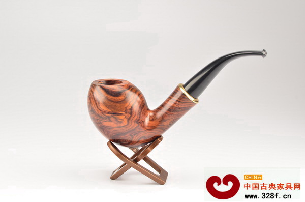 撫摸把玩的小物件,色澤紋理柔潤清晰(圖為海南黃花梨煙斗) 撫摸把玩的小物件,色澤紋理柔潤清晰(圖為海南黃花梨煙斗)