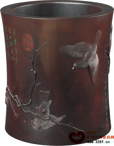 紫檀《寒雀圖》筆筒(泰和園供圖) 紫檀《寒雀圖》筆筒(泰和園供圖)