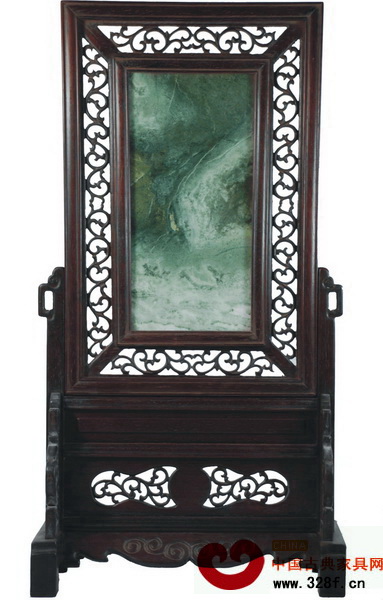 于幾案上擺著一座插屏,時時能賞也是一種樂趣(圖為太倉蔡氏玉畫插屏) 于幾案上擺著一座插屏,時時能賞也是一種樂趣(圖為太倉蔡氏玉畫插屏)