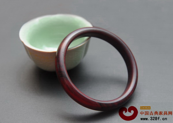 紅木手鐲,精致典雅 紅木手鐲,精致典雅