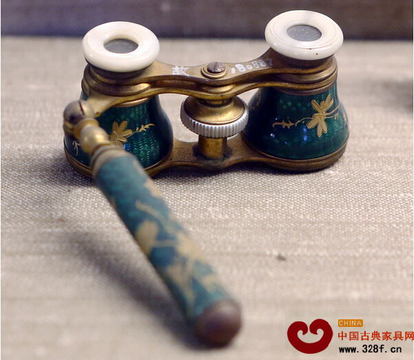 故宮收藏的望遠(yuǎn)鏡種類繁多,此為雙筒望遠(yuǎn)鏡 故宮收藏的望遠(yuǎn)鏡種類繁多,此為雙筒望遠(yuǎn)鏡