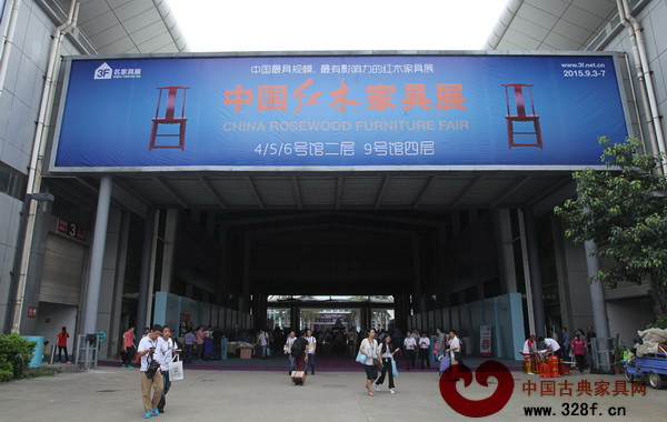 紅木家具成為東莞名家具展的焦點(diǎn)，超60家品牌紅木家具企業(yè)參與這場盛會