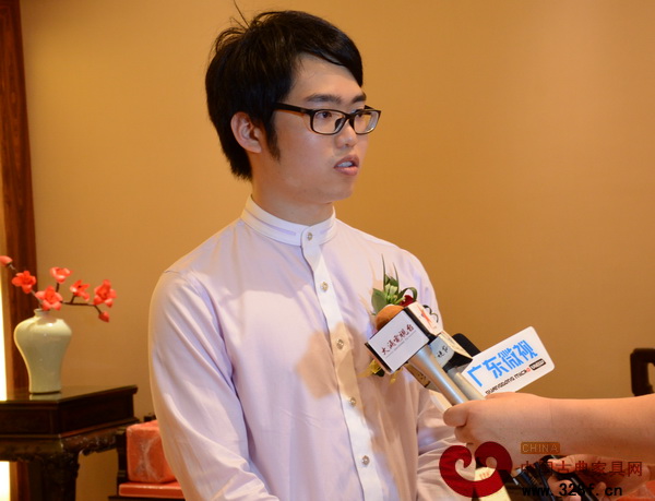 富寶軒紅木品牌創(chuàng)建人張奕海接受各大電視臺采訪 富寶軒紅木品牌創(chuàng)建人張奕海接受各大電視臺采訪