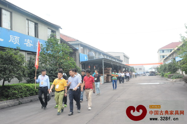 經(jīng)銷商前往東清閣公司總部考察 經(jīng)銷商前往東清閣公司總部考察